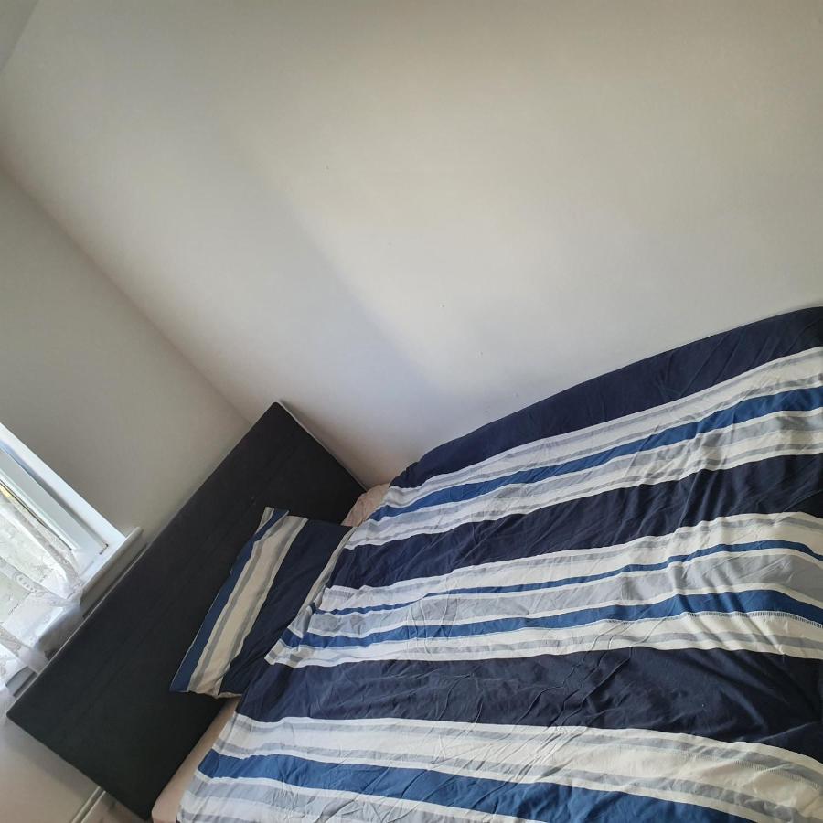 2-Bedroom Back Hilton Area Apartment - Ground Floor, Aberdeen City Center 외부 사진