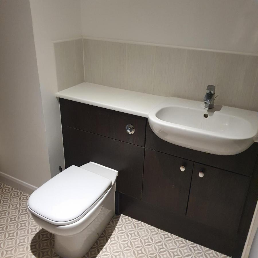 2-Bedroom Back Hilton Area Apartment - Ground Floor, Aberdeen City Center 외부 사진