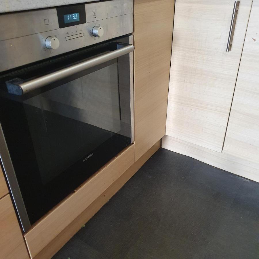 2-Bedroom Back Hilton Area Apartment - Ground Floor, Aberdeen City Center 외부 사진